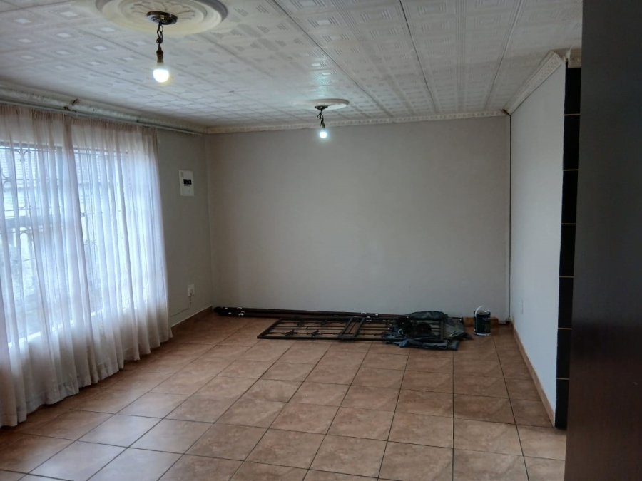 2 Bedroom Property for Sale in Danville Gauteng