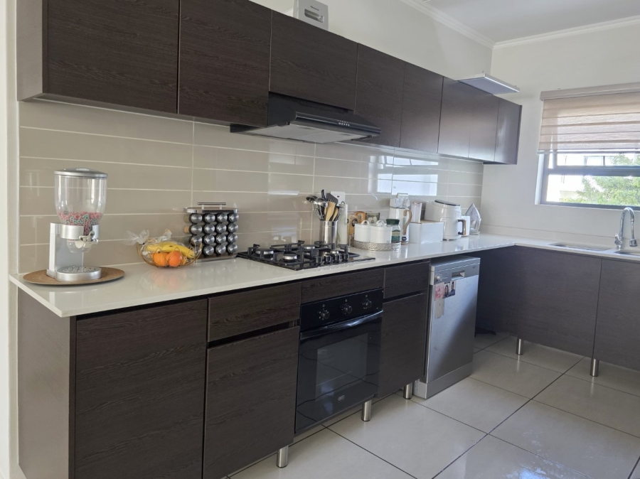 To Let 2 Bedroom Property for Rent in Greenstone Hill Gauteng