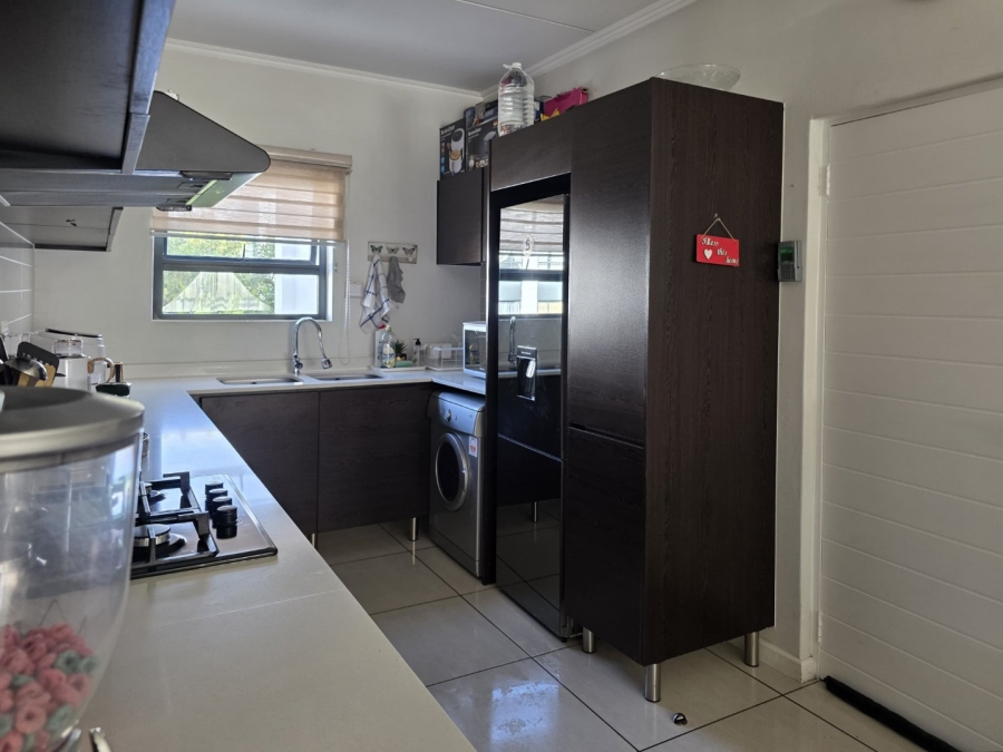 To Let 2 Bedroom Property for Rent in Greenstone Hill Gauteng