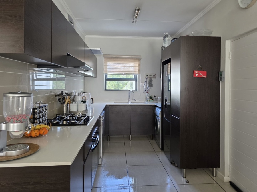 To Let 2 Bedroom Property for Rent in Greenstone Hill Gauteng