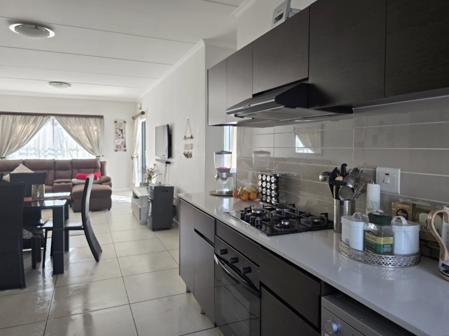 To Let 2 Bedroom Property for Rent in Greenstone Hill Gauteng