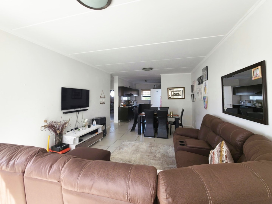 To Let 2 Bedroom Property for Rent in Greenstone Hill Gauteng