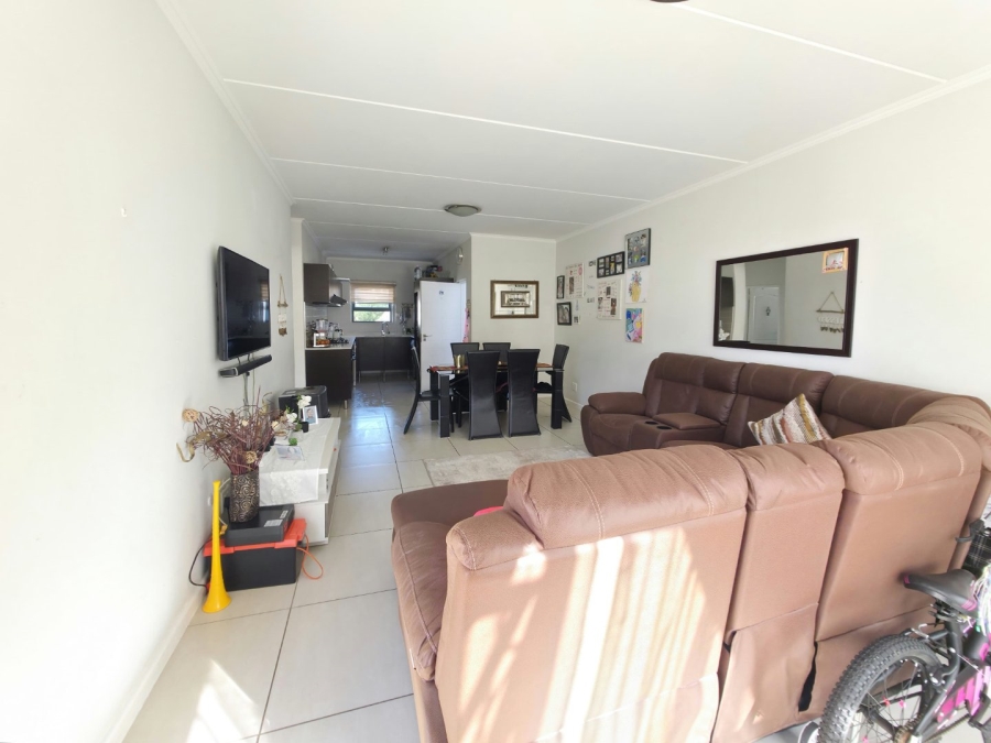To Let 2 Bedroom Property for Rent in Greenstone Hill Gauteng