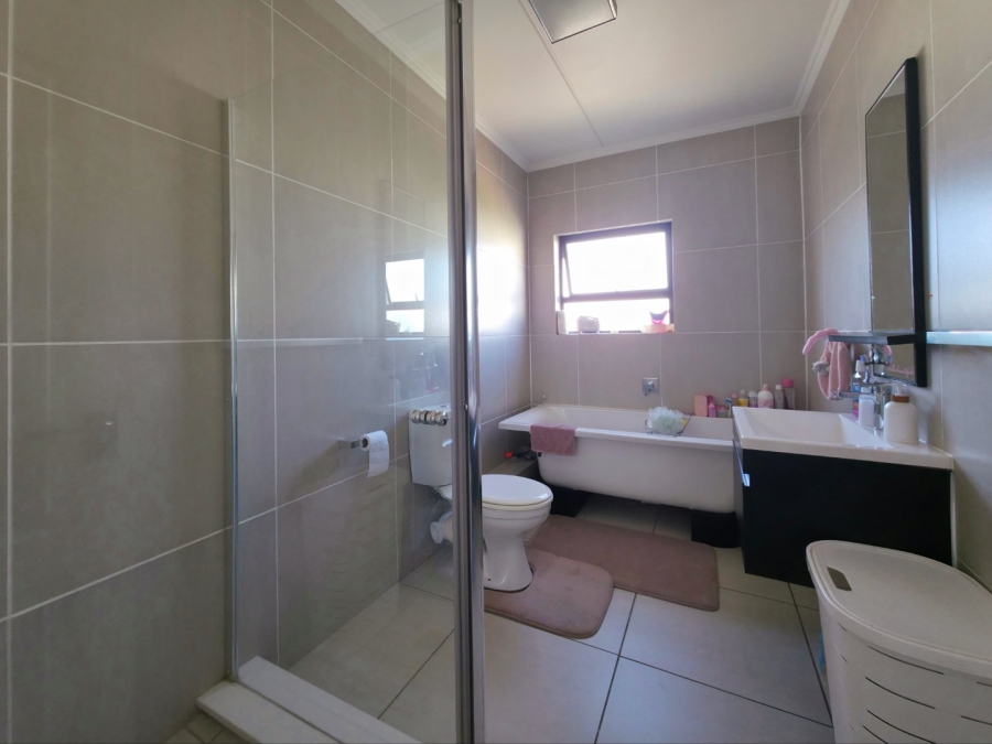To Let 2 Bedroom Property for Rent in Greenstone Hill Gauteng