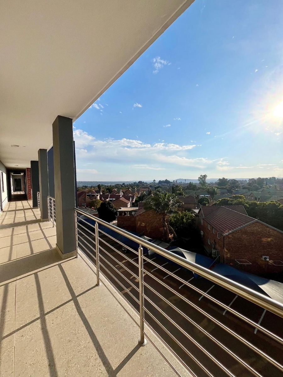 2 Bedroom Property for Sale in Die Hoewes Gauteng