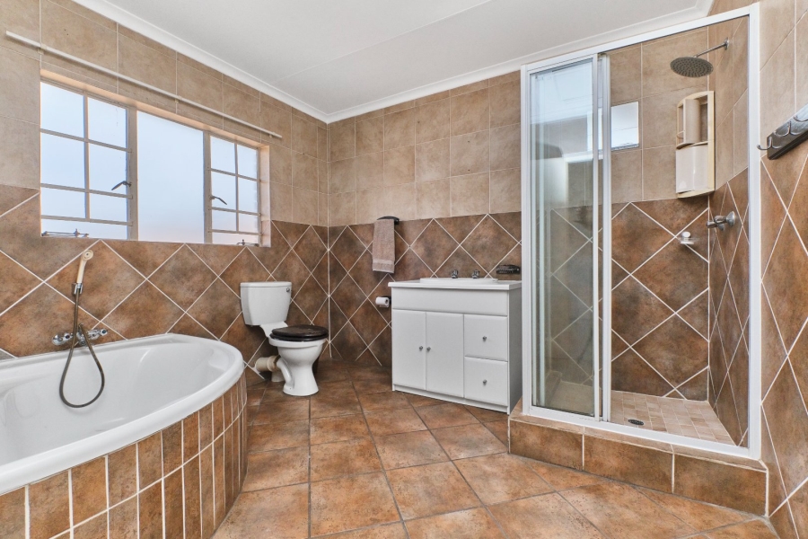 2 Bedroom Property for Sale in Sundowner Gauteng