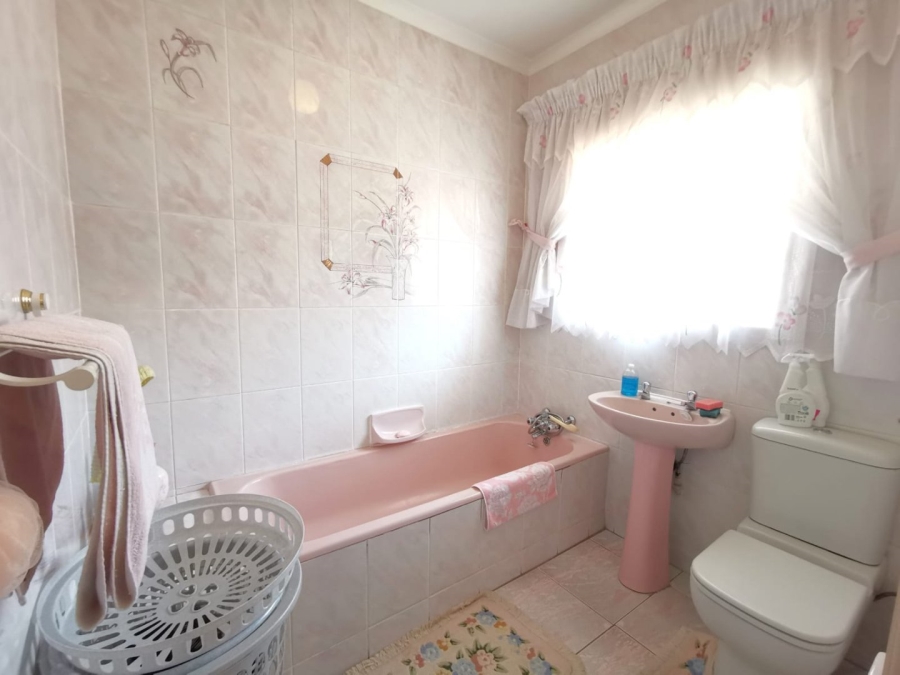 4 Bedroom Property for Sale in Alan Manor Gauteng