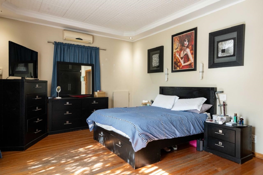 5 Bedroom Property for Sale in Selection Park Gauteng