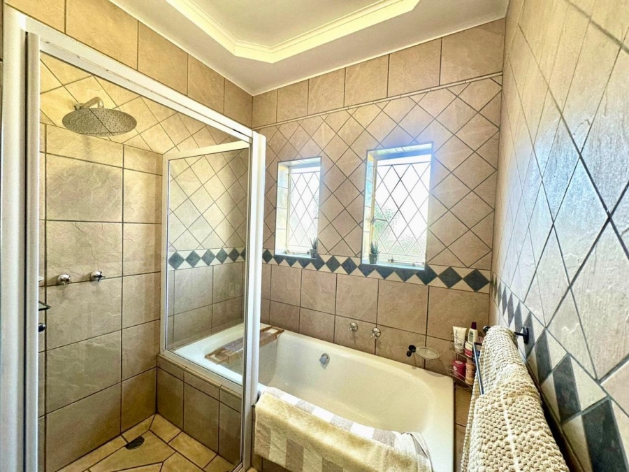 5 Bedroom Property for Sale in Selection Park Gauteng