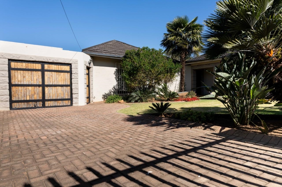 5 Bedroom Property for Sale in Selection Park Gauteng