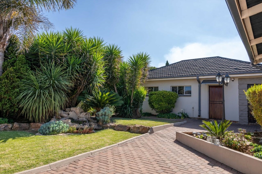 5 Bedroom Property for Sale in Selection Park Gauteng