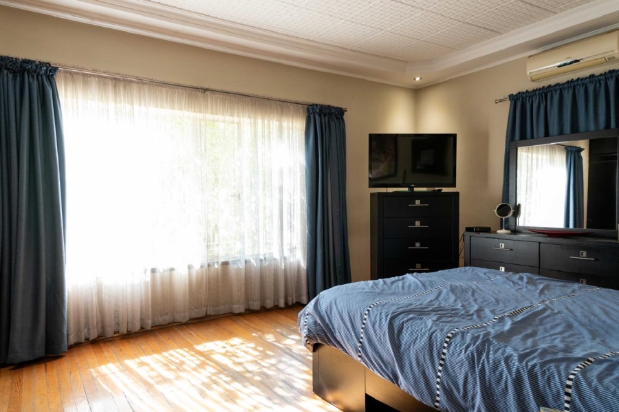 5 Bedroom Property for Sale in Selection Park Gauteng