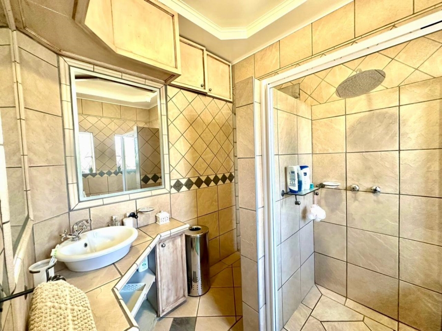 5 Bedroom Property for Sale in Selection Park Gauteng