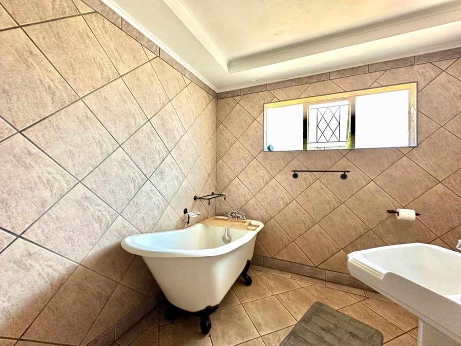 5 Bedroom Property for Sale in Selection Park Gauteng