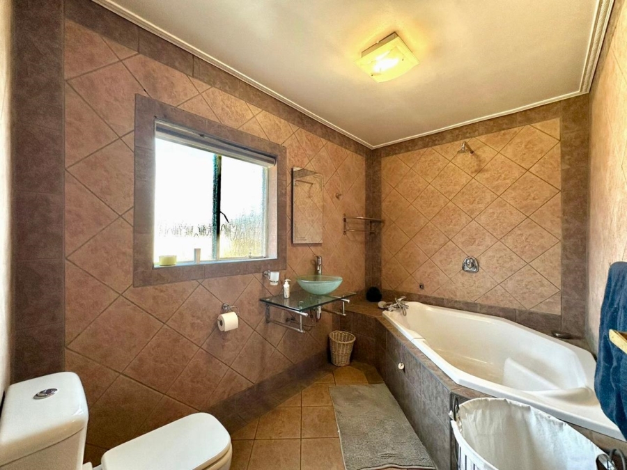 5 Bedroom Property for Sale in Selection Park Gauteng