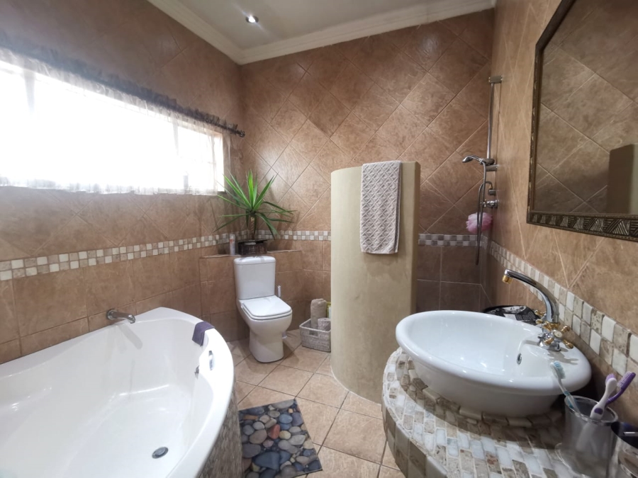 6 Bedroom Property for Sale in The Hill Gauteng