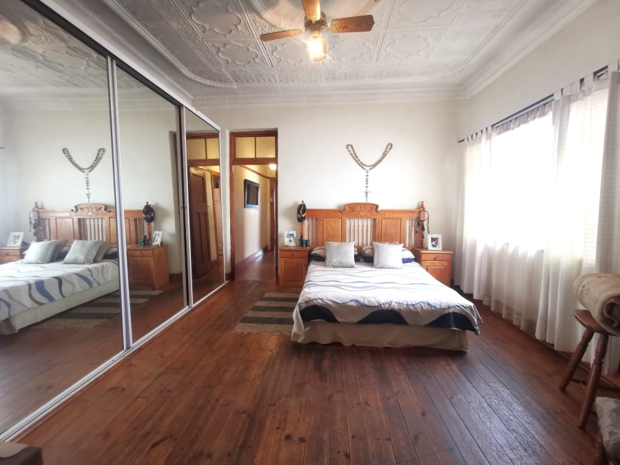 6 Bedroom Property for Sale in The Hill Gauteng