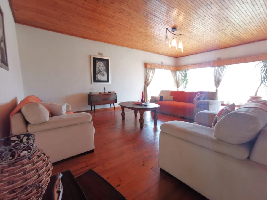 6 Bedroom Property for Sale in The Hill Gauteng