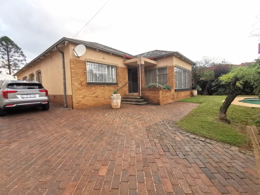 6 Bedroom Property for Sale in The Hill Gauteng