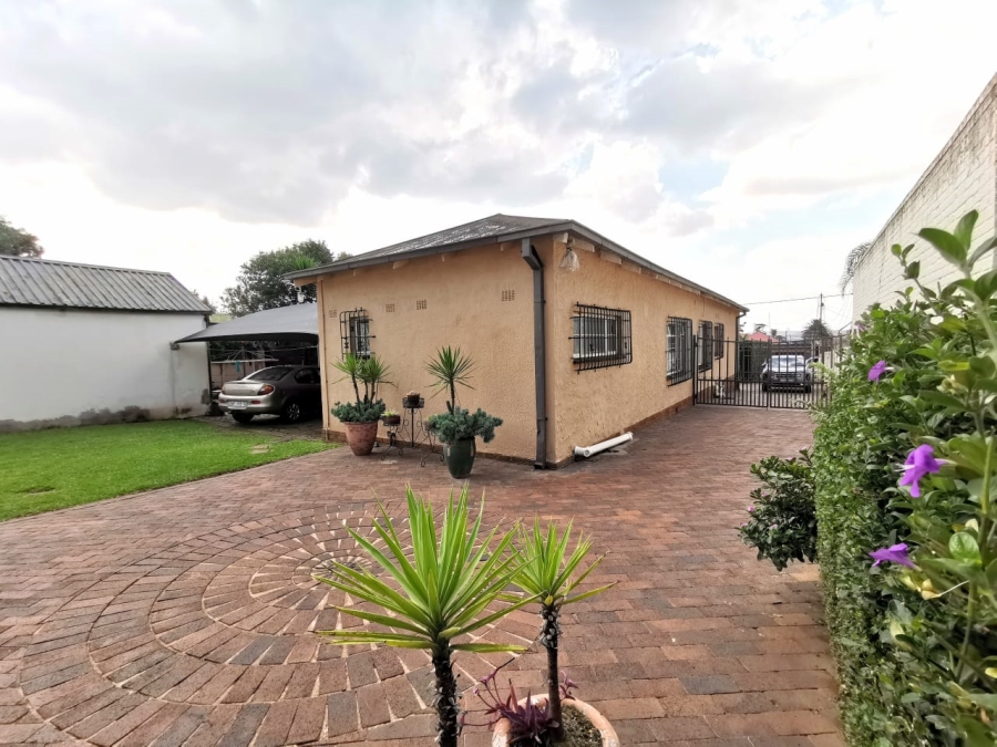 6 Bedroom Property for Sale in The Hill Gauteng