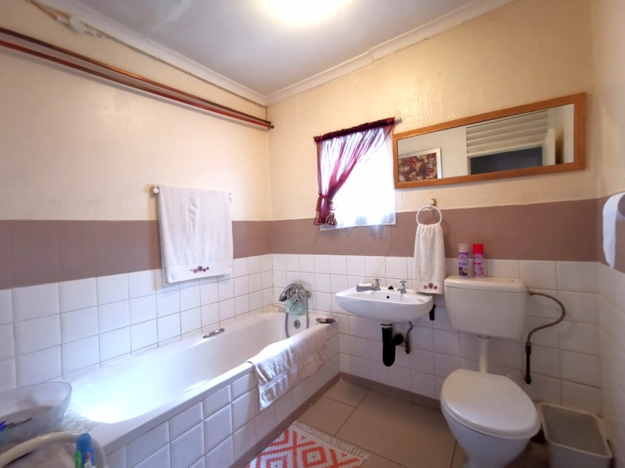 6 Bedroom Property for Sale in The Hill Gauteng