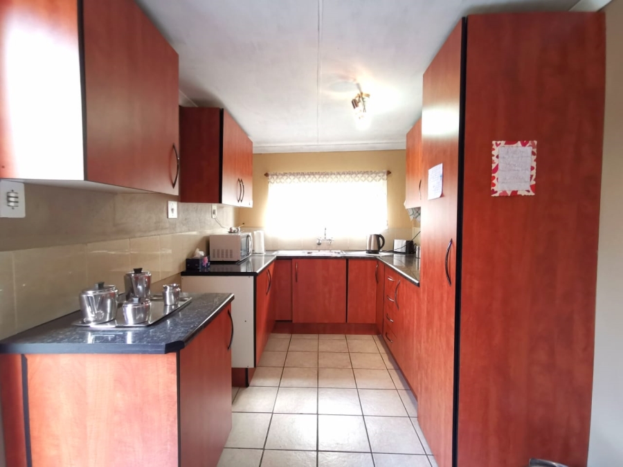 6 Bedroom Property for Sale in The Hill Gauteng