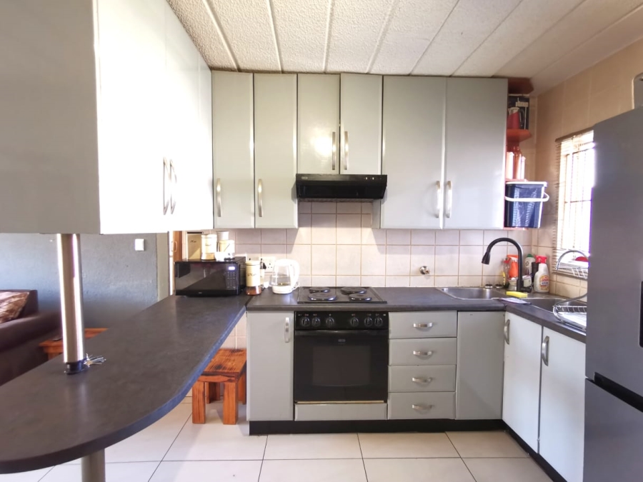 3 Bedroom Property for Sale in Linmeyer Gauteng