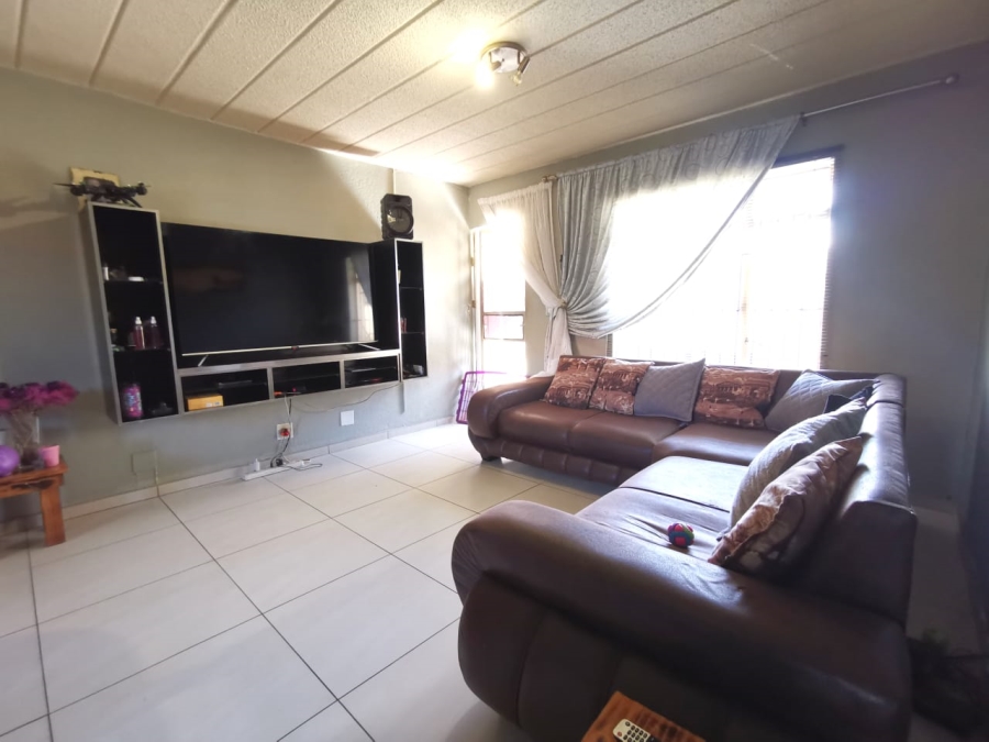 3 Bedroom Property for Sale in Linmeyer Gauteng