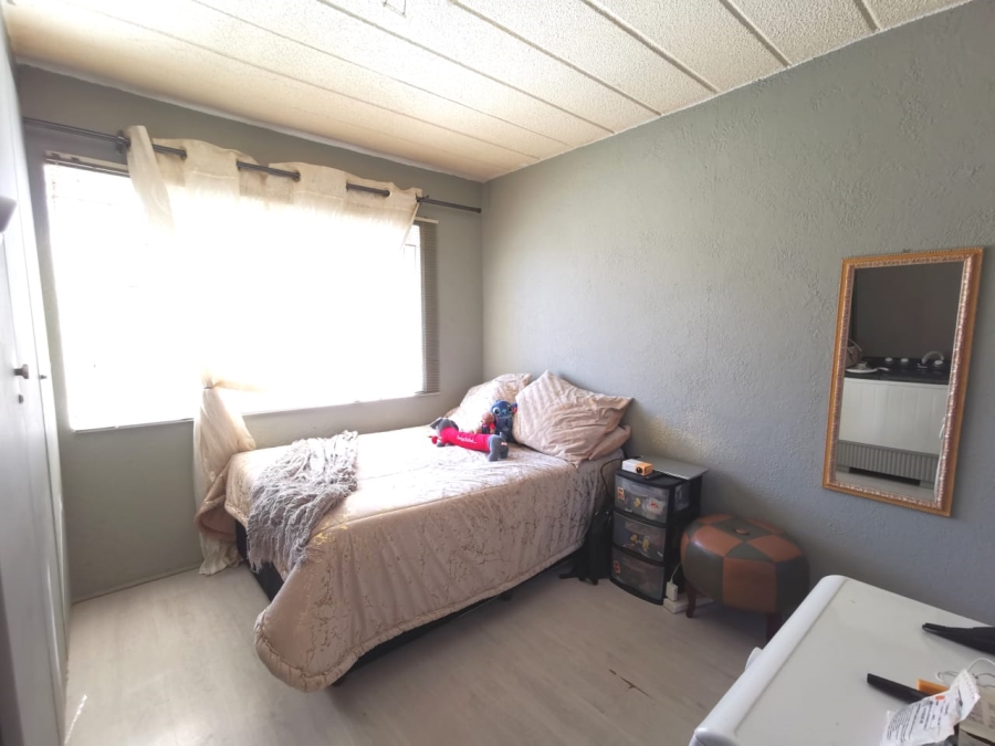 3 Bedroom Property for Sale in Linmeyer Gauteng