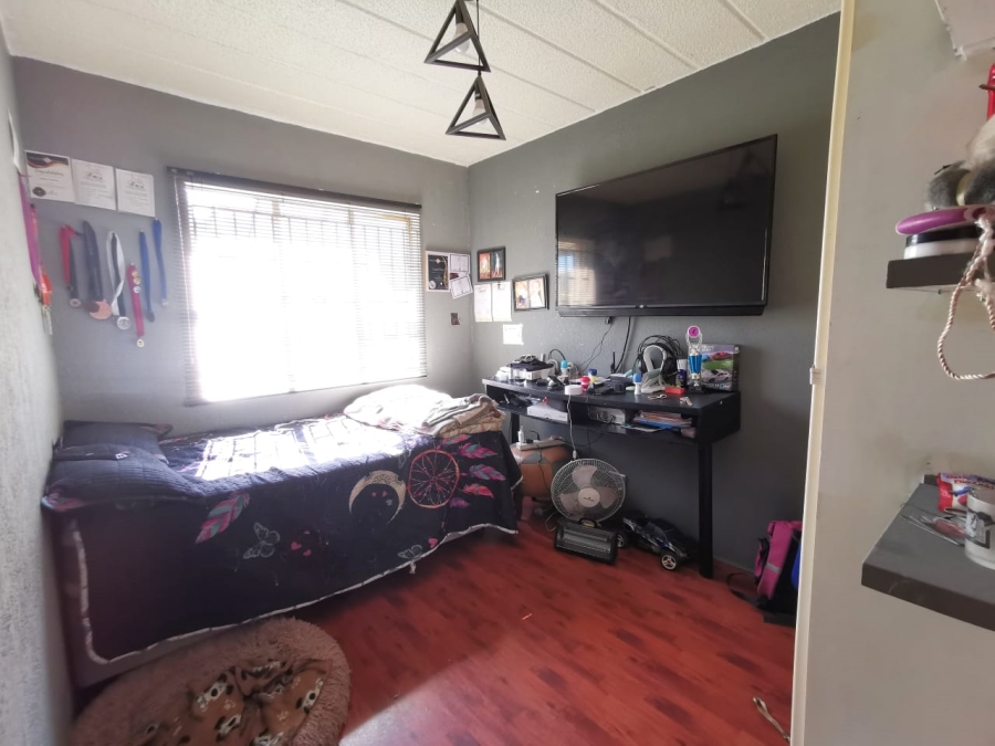 3 Bedroom Property for Sale in Linmeyer Gauteng