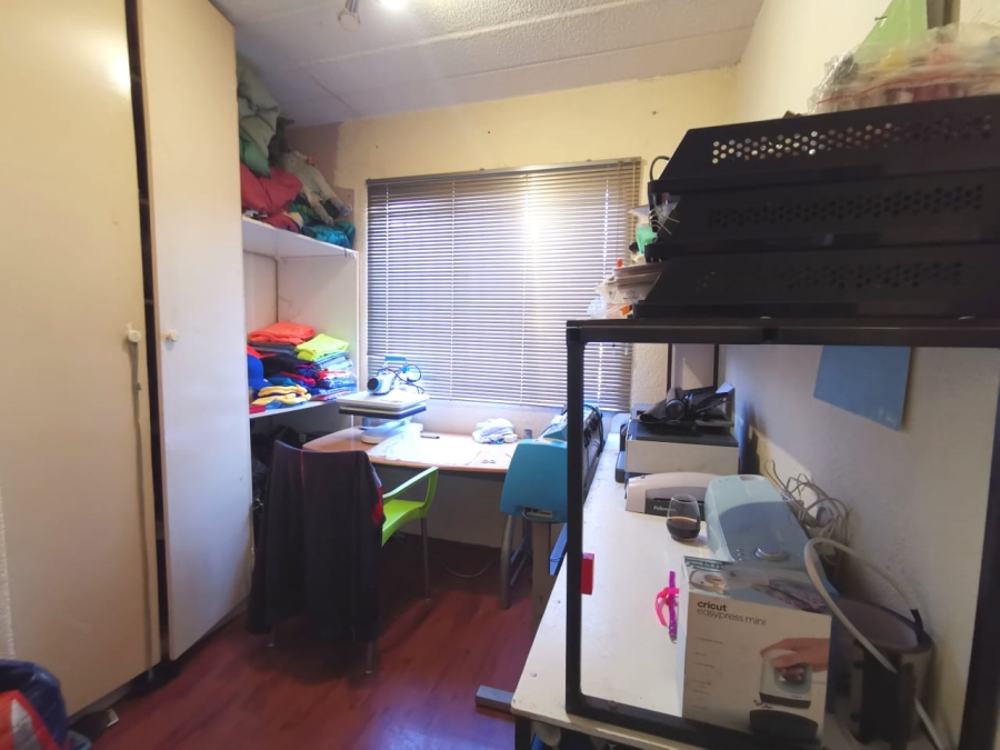 3 Bedroom Property for Sale in Linmeyer Gauteng