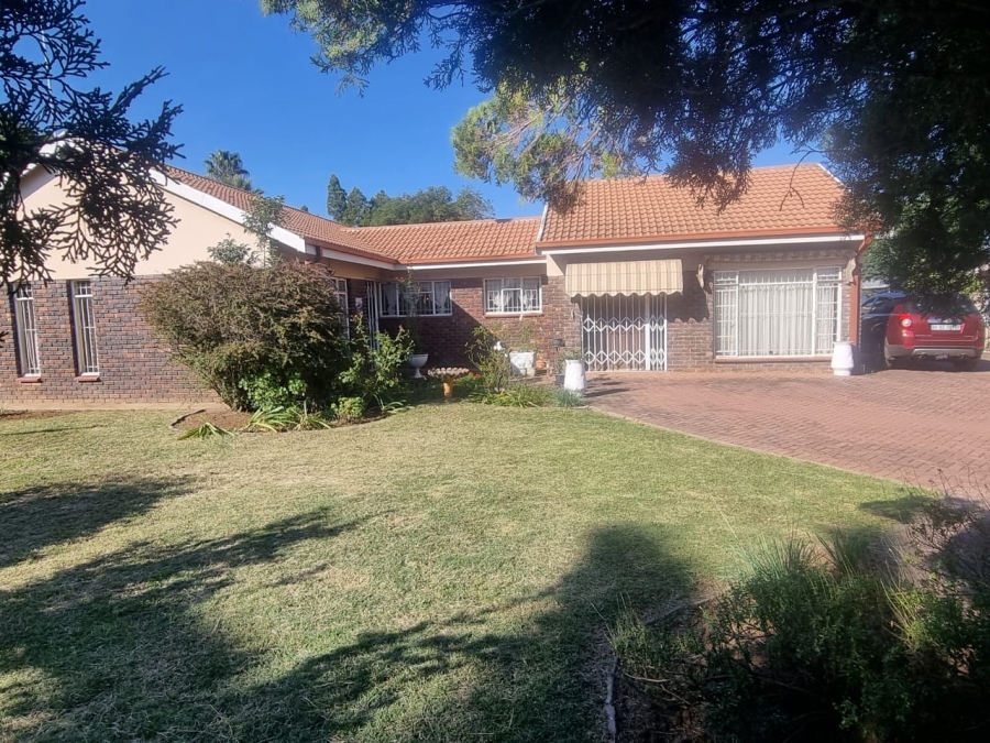 4 Bedroom Property for Sale in Falcon Ridge Gauteng