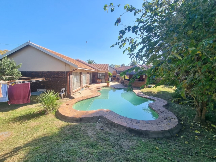 4 Bedroom Property for Sale in Falcon Ridge Gauteng