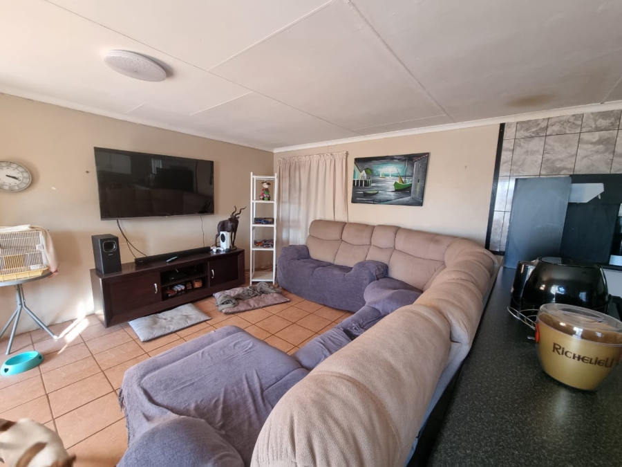 3 Bedroom Property for Sale in Vaaloewer Gauteng