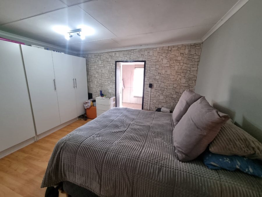 3 Bedroom Property for Sale in Vaaloewer Gauteng