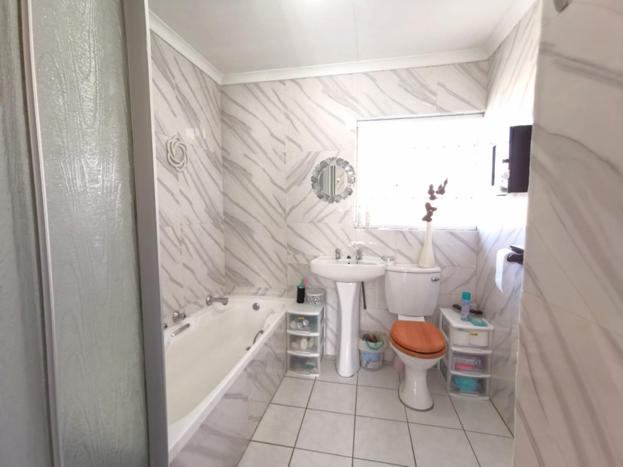 3 Bedroom Property for Sale in Glenvista Gauteng