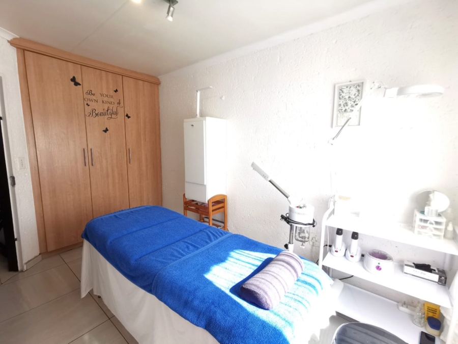 3 Bedroom Property for Sale in Glenvista Gauteng