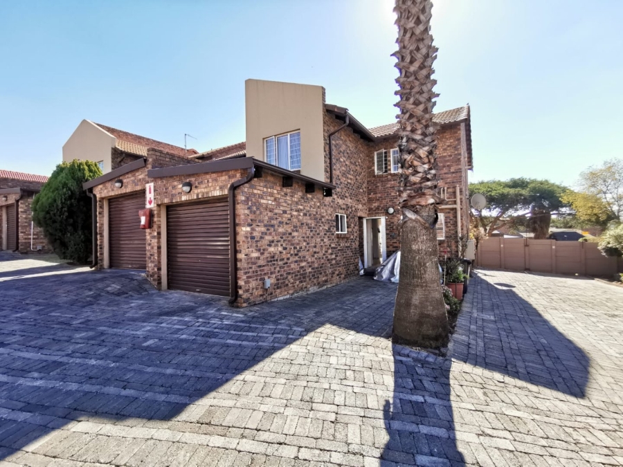 3 Bedroom Property for Sale in Glenvista Gauteng