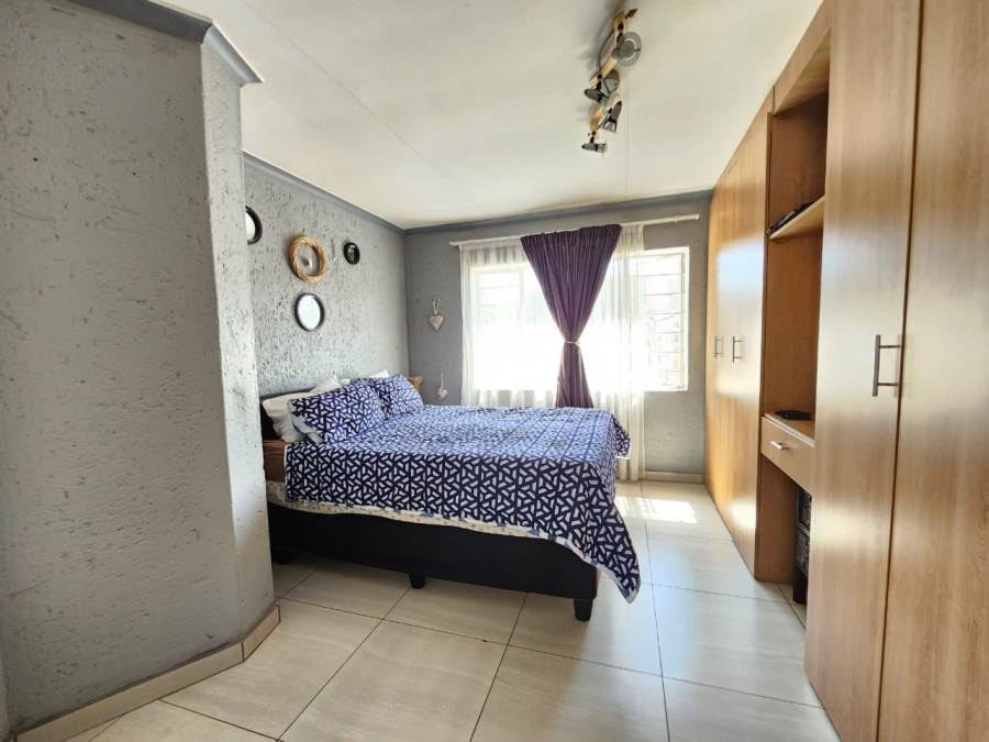 3 Bedroom Property for Sale in Glenvista Gauteng
