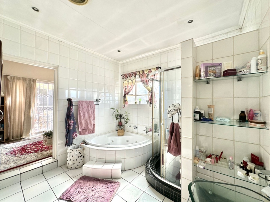 4 Bedroom Property for Sale in Verwoerdpark Gauteng