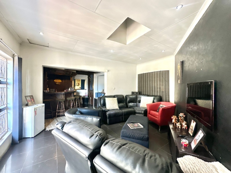 4 Bedroom Property for Sale in Verwoerdpark Gauteng