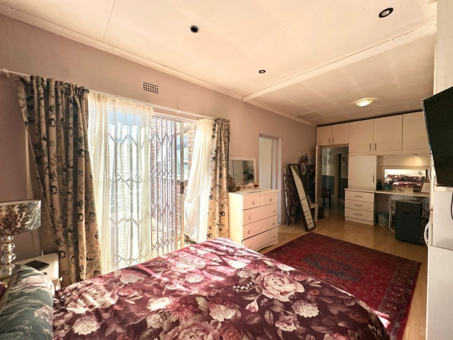 4 Bedroom Property for Sale in Verwoerdpark Gauteng
