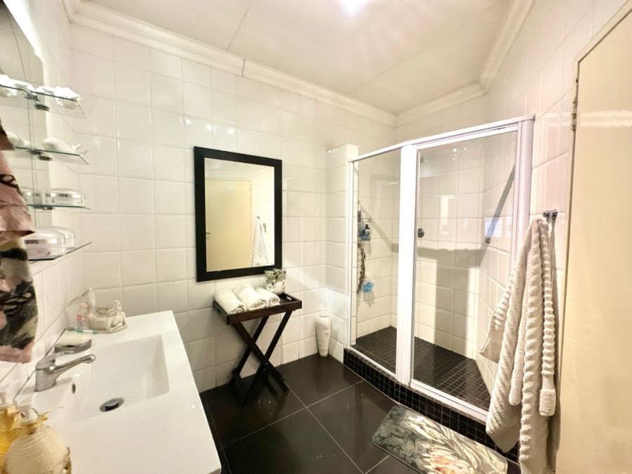 4 Bedroom Property for Sale in Verwoerdpark Gauteng