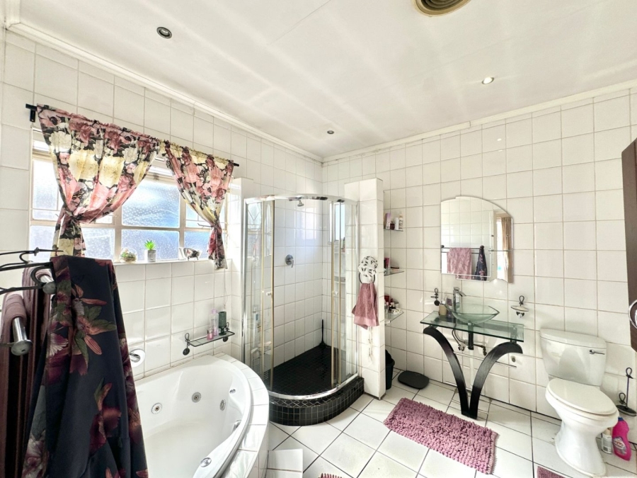 4 Bedroom Property for Sale in Verwoerdpark Gauteng