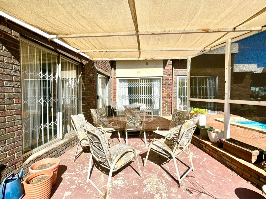 4 Bedroom Property for Sale in Verwoerdpark Gauteng