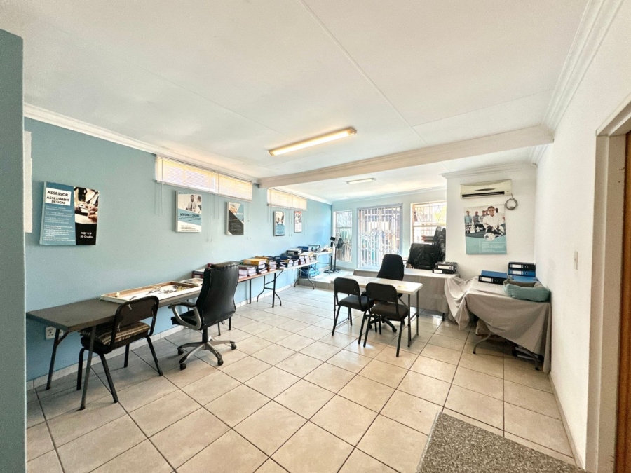 4 Bedroom Property for Sale in Verwoerdpark Gauteng