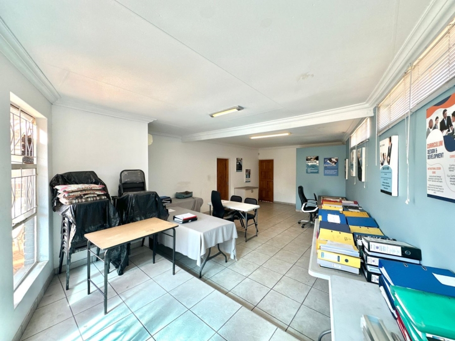 4 Bedroom Property for Sale in Verwoerdpark Gauteng