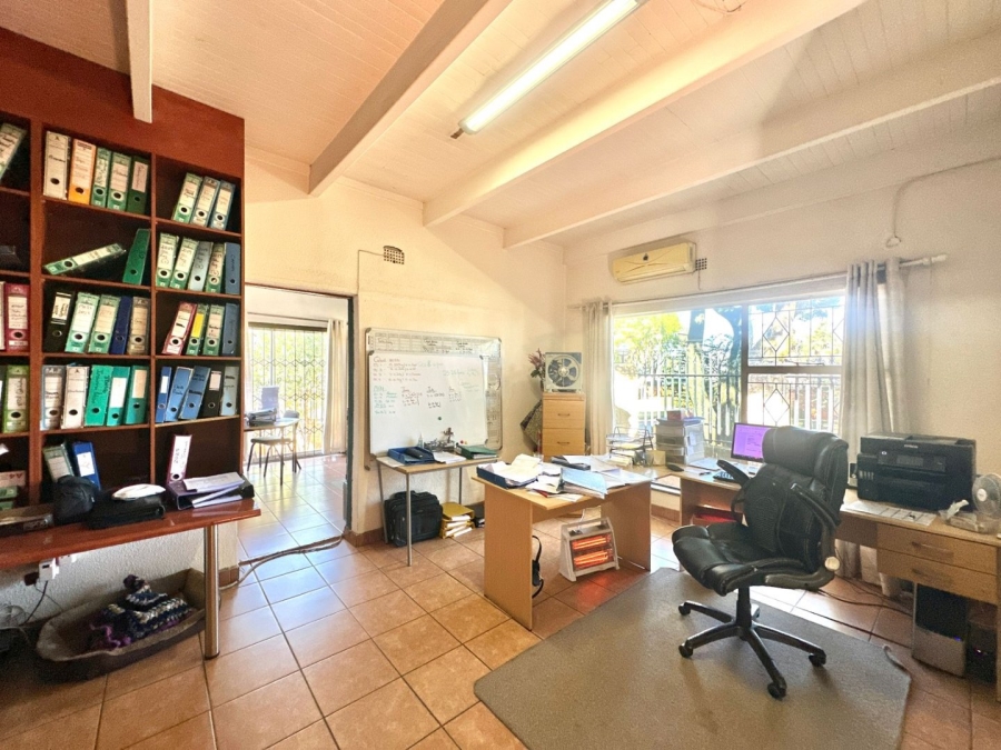 4 Bedroom Property for Sale in Verwoerdpark Gauteng