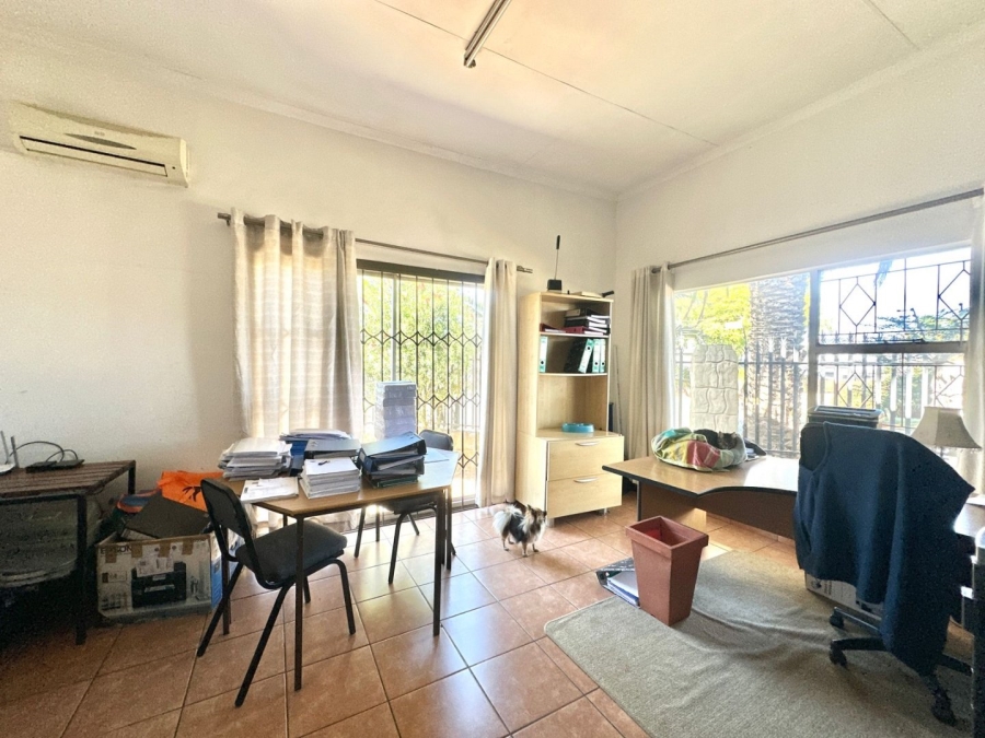 4 Bedroom Property for Sale in Verwoerdpark Gauteng