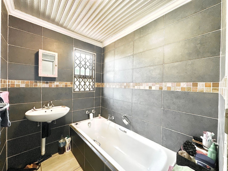 3 Bedroom Property for Sale in Othandweni Gauteng